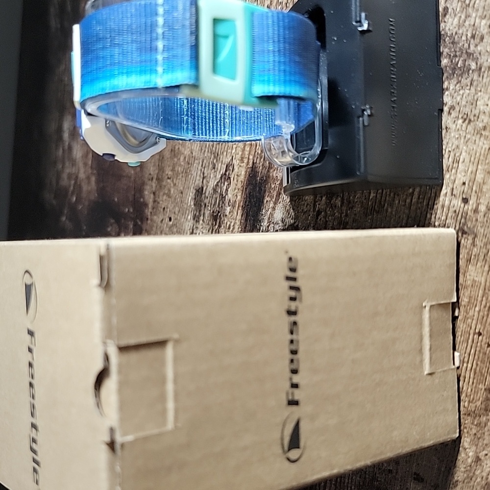 Shark Watch In Original Box - Picture 3 of 7